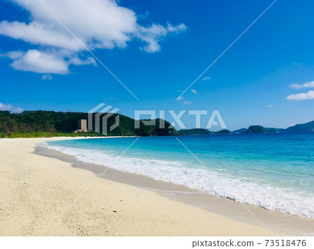 Sunny beach on Zamami Island 73518476