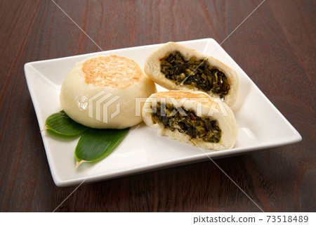 Grilled with pickled Nozawana 73518489