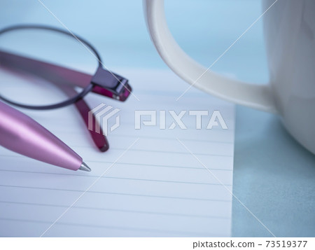 Business image · notebook · glasses · women 73519377