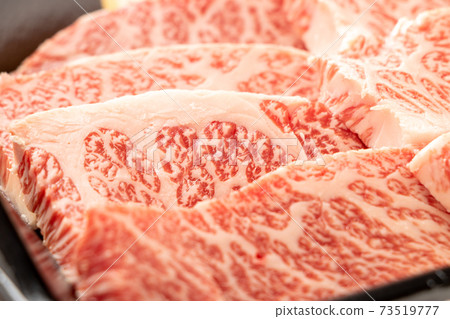 牛肉（用於烤肉）。據說在卡爾維有一種罕見的“三角玫瑰”。 73519777