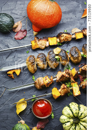 Kebabs with meat and pumpkin 73519980