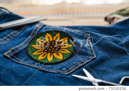 Jeans and appliqué Jeans and appliqué 73520156