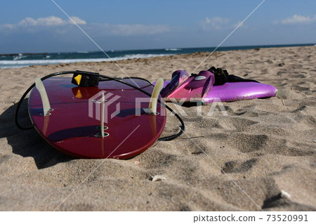 Surfboat and Ichigohama 73520991