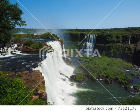 <巴西>伊瓜蘇瀑布的力量（從側面） 73521175