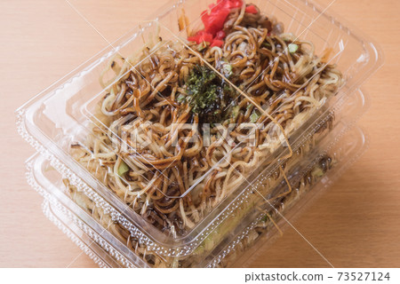 Takeaway sauce fried noodles 73527124