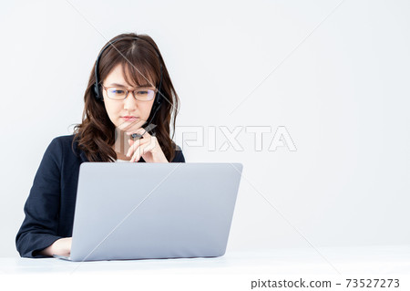 operator woman 73527273