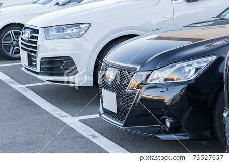 Car in the parking lot 73527657
