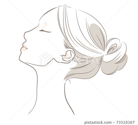 [With hair, upward] A woman with a clean profile on her chin line 73528167