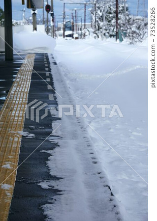地鐵500石站埋在雪中 地鐵500石站埋在雪中 73528266