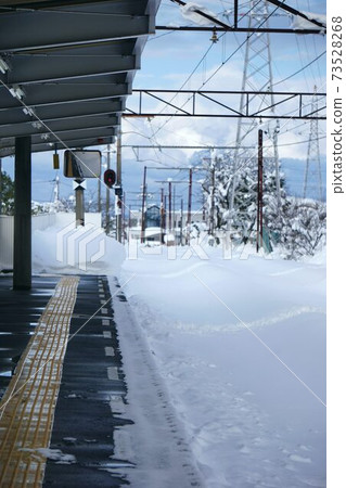 Gohyakkoku Station, a railway station buried in snow Gohyakkoku Station, a railway station buried in snow 73528268