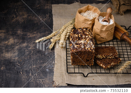 Loaf wholegrain bread with seeds Loaf wholegrain bread with seeds 73532110