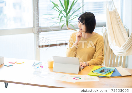 Female telework teleworking personal computer 73533095
