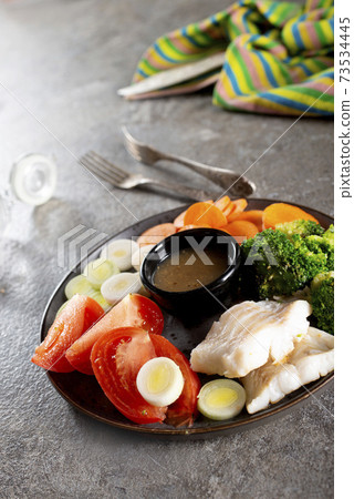 fish with vegetables 73534445