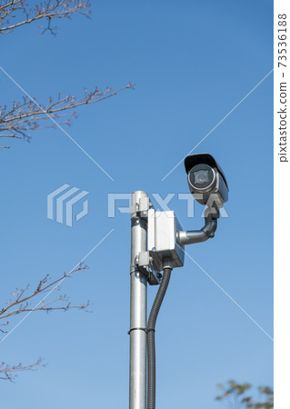 [Security cameras deployed at the new national stadium before the opening of the Olympic Games] 73536188