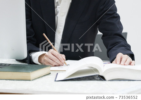 A man working in the office without a face 73536552