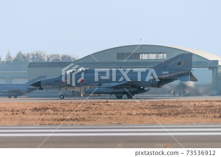 空中自衛隊F-4EJ Kai Phantom II起飛 73536912