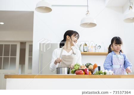 Parents who cook in the kitchen 73537364
