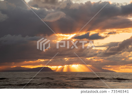 動態的夕陽輝光 動態的夕陽輝光 73540341
