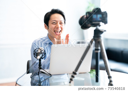 YouTuber man shooting a video YouTuber man shooting a video 73540818