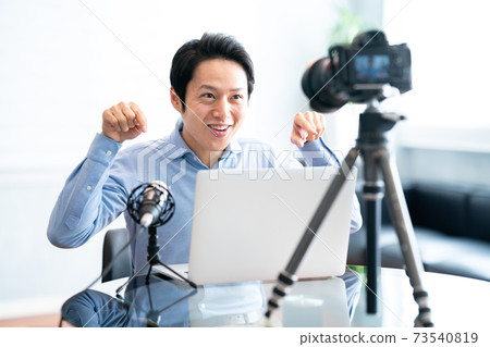 YouTuber man shooting a video YouTuber man shooting a video 73540819