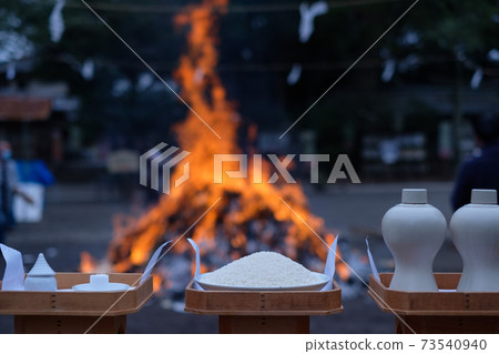 燃燒的小車 燃燒的小車 73540940