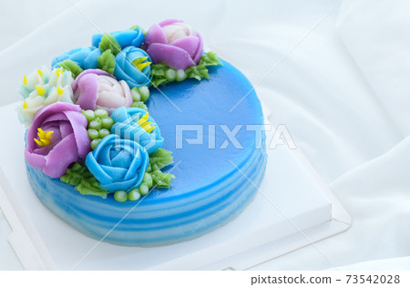 Minimal cake made from pandan Layer Sweet Cake and decorated wite cute flowers. Thai Dessert 73542028