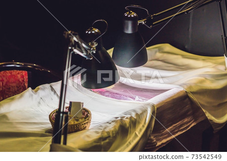 Table for hand-embroidered silk. Table for hand-embroidered silk. 73542549