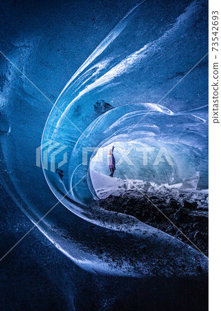 Ice cave 73542693