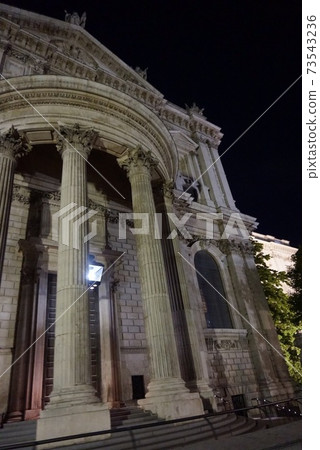 St. Paul's Cathedral in the night city St. Paul's Cathedral in the night city 73543236