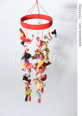 Hanging chicks Hanging chicks 73543362
