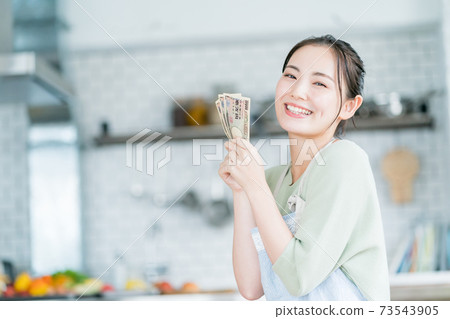 Housewife's big profit 73543905