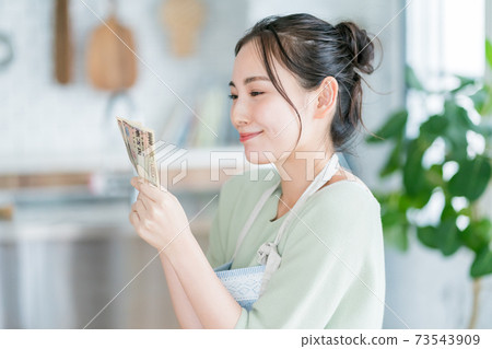 家庭主婦的暴利 73543909