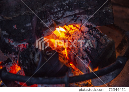 炭火 73544451