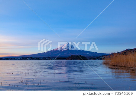 Mt. Fuji at dawn at Lake Kawaguchiko, Fujikawaguchiko Town, Yamanashi Prefecture Mt. Fuji at dawn at Lake Kawaguchiko, Fujikawaguchiko Town, Yamanashi Prefecture 73545169