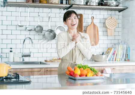 Housewife who inspires the menu 73545640