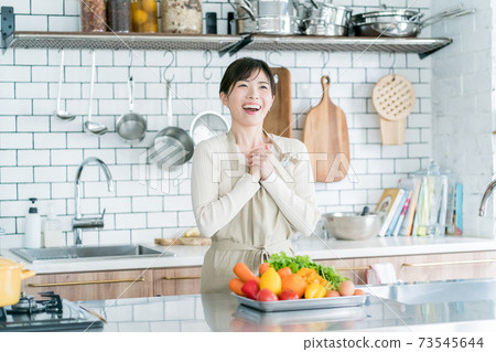 Housewife who inspires the menu 73545644