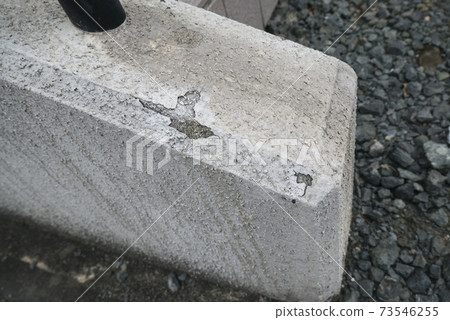 Deteriorated and dirty house wall 73546255