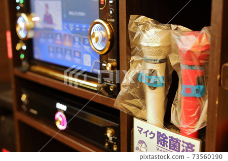 Sterilized microphone is charged 73560190