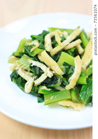 Stewed delicious Japanese mustard spinach and fried tofu Stewed delicious Japanese mustard spinach and fried tofu 73561074