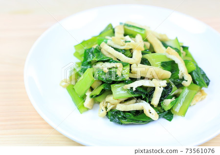 Stewed delicious Japanese mustard spinach and fried tofu Stewed delicious Japanese mustard spinach and fried tofu 73561076