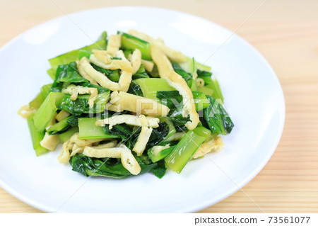 Stewed delicious Japanese mustard spinach and fried tofu 73561077