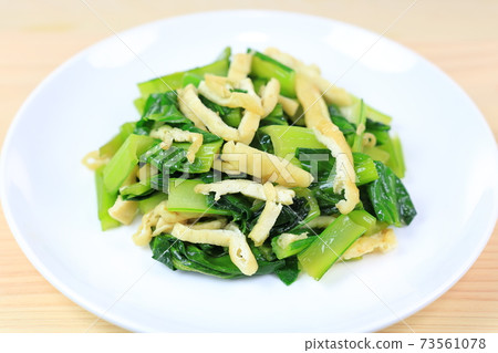 Stewed delicious Japanese mustard spinach and fried tofu 73561078