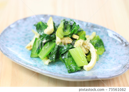 Stewed delicious Japanese mustard spinach and fried tofu Stewed delicious Japanese mustard spinach and fried tofu 73561082