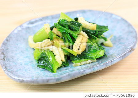 Stewed delicious Japanese mustard spinach and fried tofu Stewed delicious Japanese mustard spinach and fried tofu 73561086