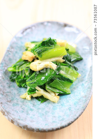 Stewed delicious Japanese mustard spinach and fried tofu Stewed delicious Japanese mustard spinach and fried tofu 73561087