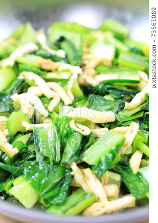 Stewed delicious Japanese mustard spinach and fried tofu Stewed delicious Japanese mustard spinach and fried tofu 73561089