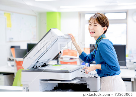 Female employee making a copy 73563005