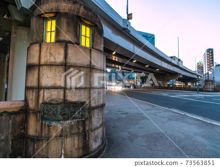 日本,常盤橋等的東京城市景觀的視圖(後向大手町方向) 日本,常盤橋等的東京城市景觀的視圖(後向大手町方向) 73563851