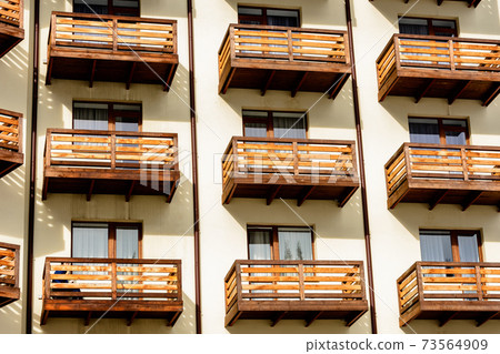 The appearance of the hotel is beautiful, extremely complex, perspective, balconies. 73564909