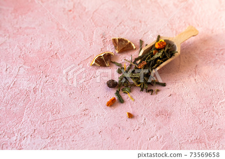 Pile of green leaves Sencha tea 73569658